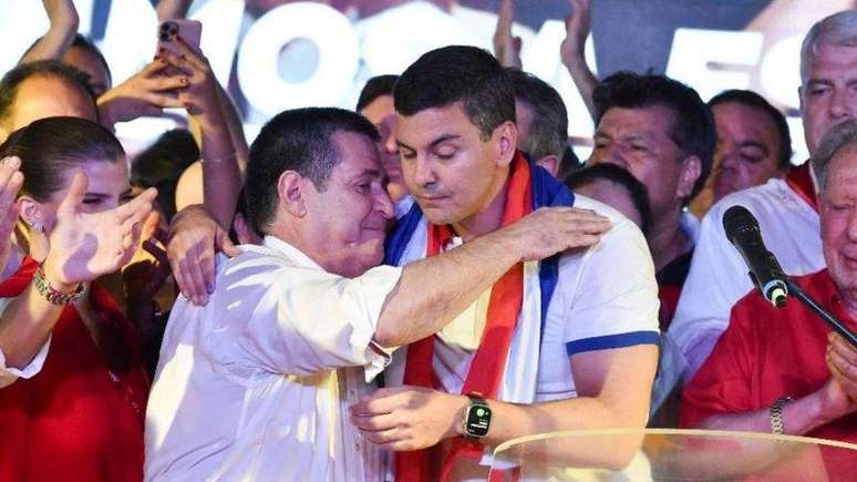 Peña e Cartes celebram juntos a vitória eleitoral colorada