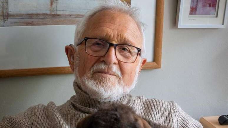 Stanley Smithson diz que 'a solid&atilde;o &eacute; um aspecto muito assustador da velhice'