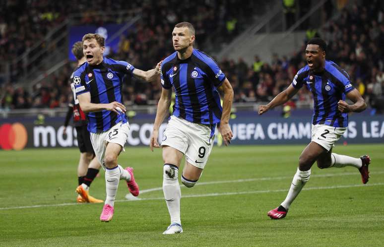 Edin Dzeko, da Inter de Milão, comemora gol marcado contra o Milan na partida de ida da semifinal da Liga dos Campeões nesta quarta-feira, 10.