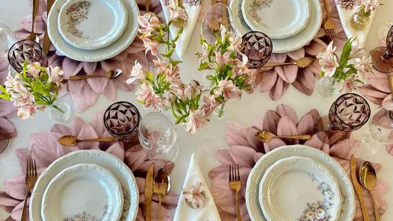 Louças ajudam a compor a decoração do almoço de Dia das Mães –