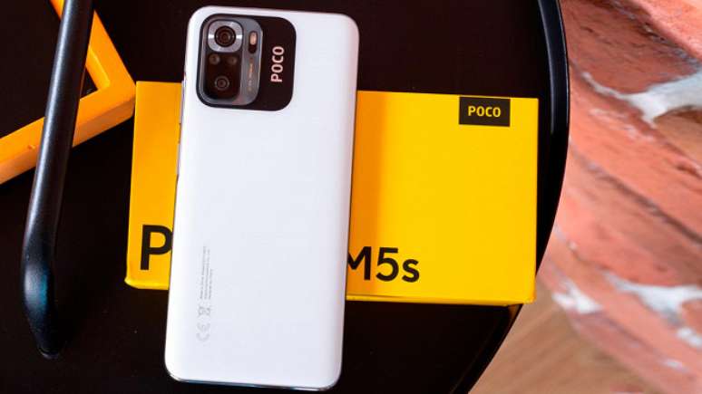 Poco M5s ;