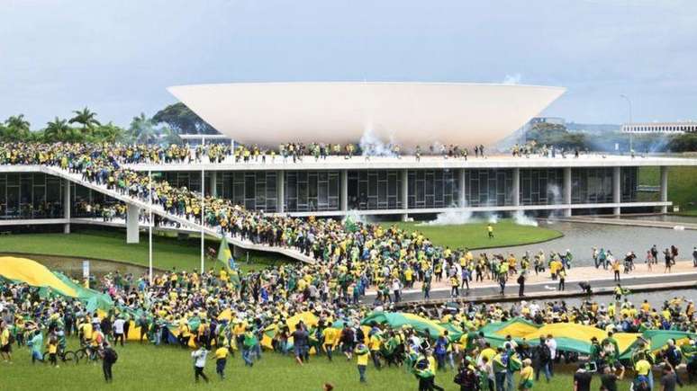 No dia 8 de janeiro, milhares de militantes bolsonaristas invadiram as sedes dos Três Poderes, em Brasília