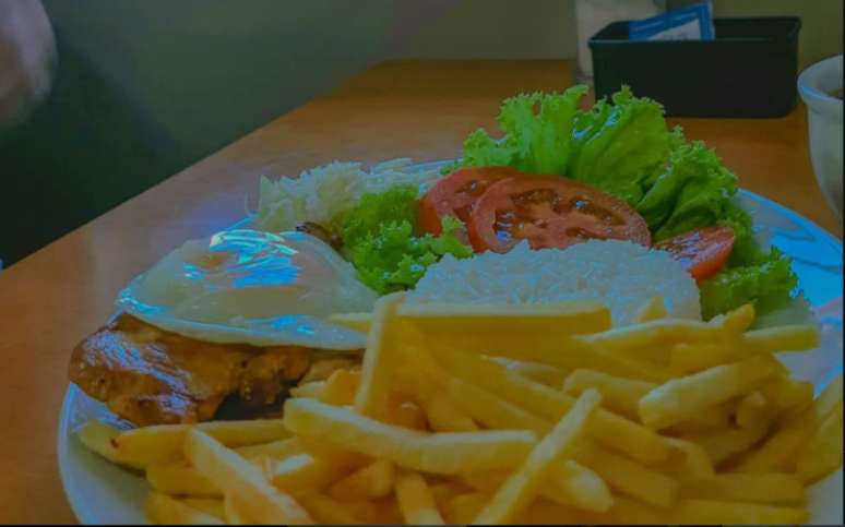 If you are looking for a cheap place to eat in Gramado, Café Cremoso e Restaurante is an option.