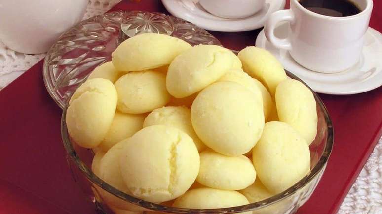 Confira agora como &eacute; f&aacute;cil preparar seu pr&oacute;prio sequilhos de coco para os filhos na cozinha