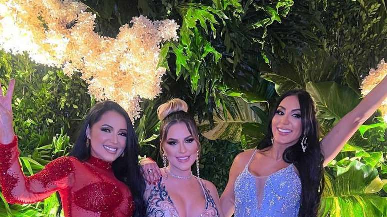 Deolane Bezerra and her sisters steal the show in eye-catching gowns at a chic wedding