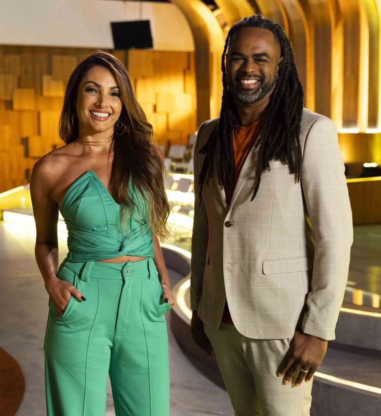 Patrícia Poeta arranca microfone da mão de Manoel Soares no 