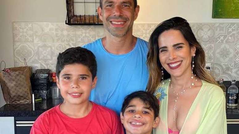 Wanessa Camargo e Marcus Buaizcom filhos