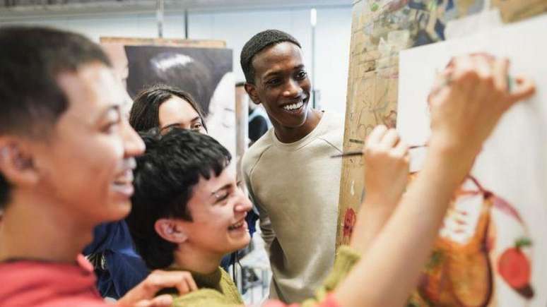 Se acreditarmos que existem alunos de 'cérebro direito' (mais criativos) e de 'cérebro esquerdo' (mais analíticos), estaremos restringindo suas oportunidades de aprendizado