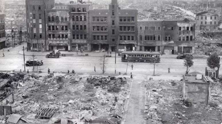 Tóquio em 1945, após a campanha de bombardeio durante a Segunda Guerra Mundial