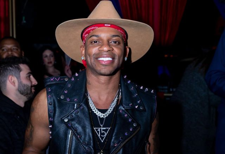 Cantor Jimmie Allen é acusado por sua ex-empresária de estupro
