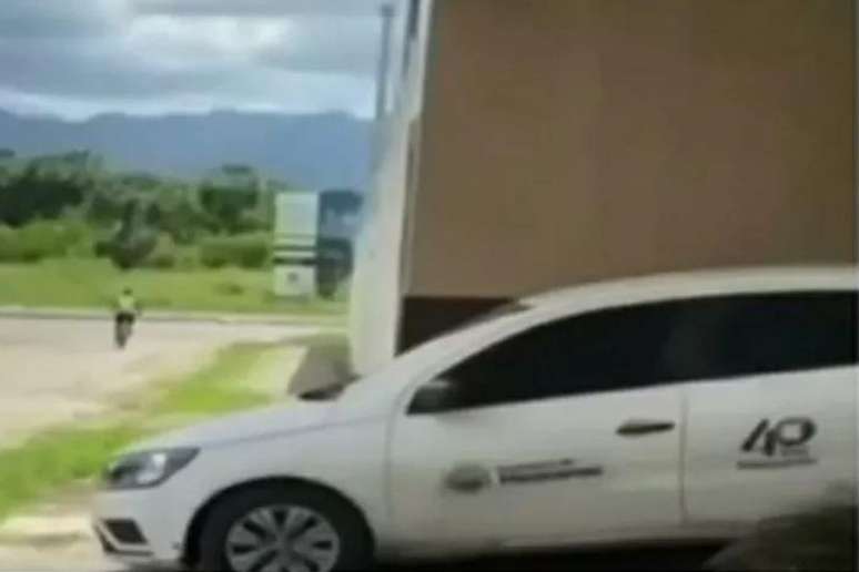 Carro da prefeitura foi visto saindo de motel