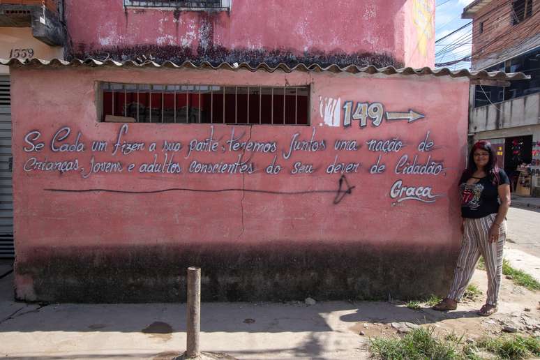 Frase na sede da Associação Clube de Mães do Jardim Pantanal, na zona leste da capital