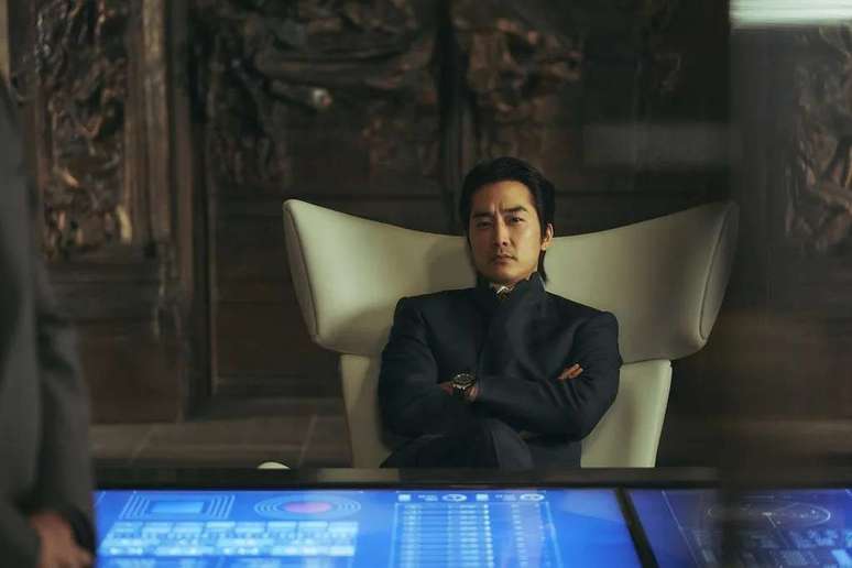 Opting for a one-dimensional, cartoonish villain, the series empties the debate about corporate influence on governments and society (Image: Disclosure/Netflix) Opting for a one-dimensional, cartoonish villain, the series empties the debate about corporate influence on governments and society (Image: Disclosure/Netflix)