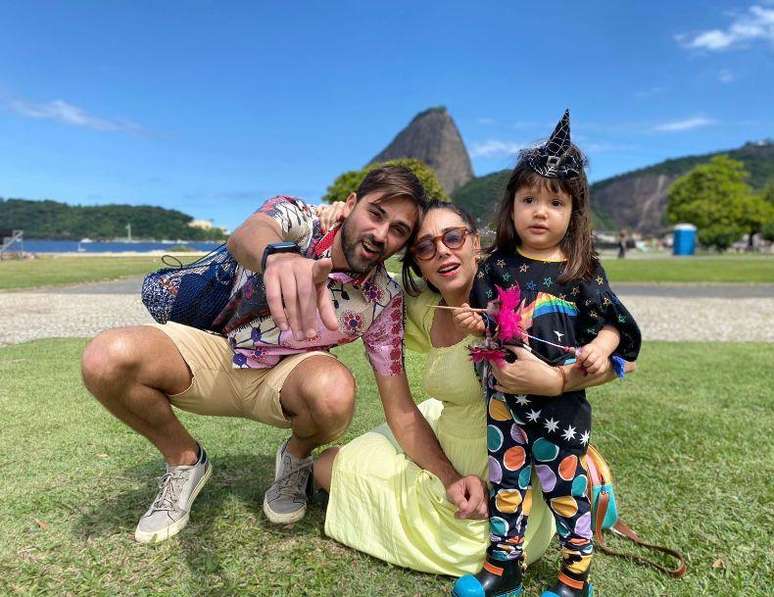 Rita Elm&ocirc;r com os filhos Lucca e Nina