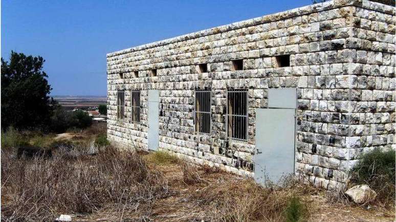 A velha escola é o único prédio que resta de pé em Al-Birwa, onde todos os edifícios foram destruídos pelas tropas israelenses.