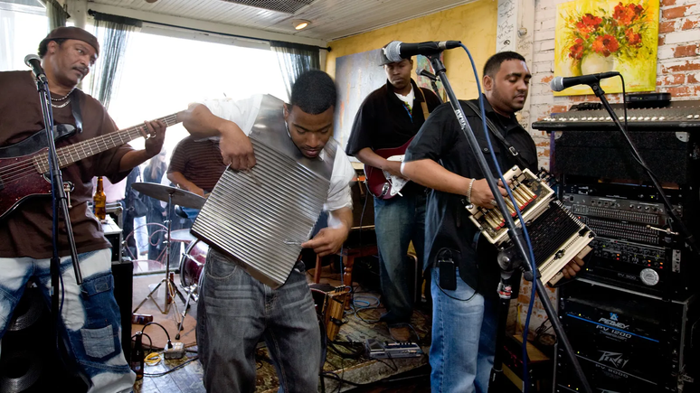 A música zydeco oferece uma animada apresentação da cultura kouri-vini