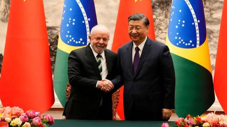 Lula propôs que BRICS se afastassem do dólar, em visita à China