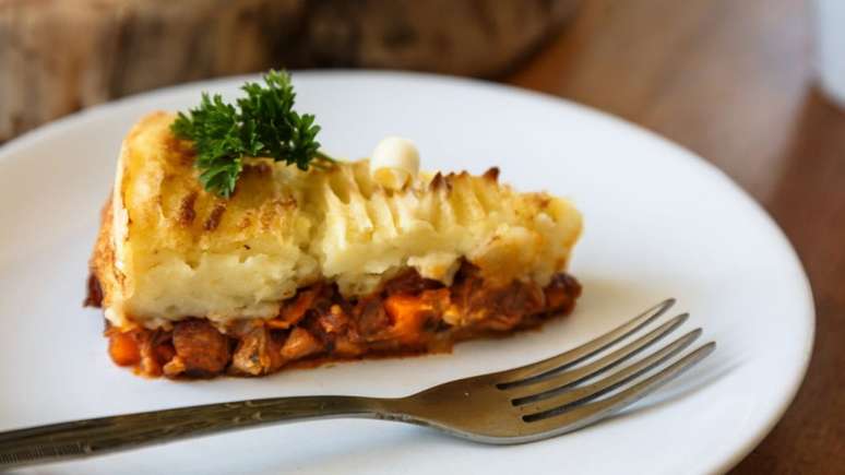 Assado de batata e sardinha é uma das receitas fáceis e rápidas para o Dia das Mães