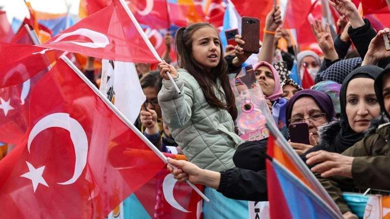 Turkish voters face an important choice that will affect the country's political and economic future