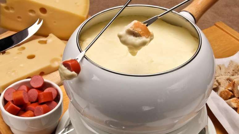 Dinner for two!  Surprise with a delicious 2 cheese fondue