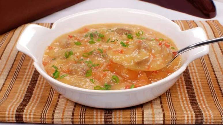 Receita de caldo de mandioca com carne