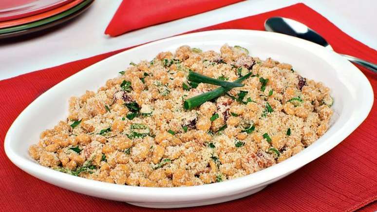 Tasty option: soy protein farofa with onion cream