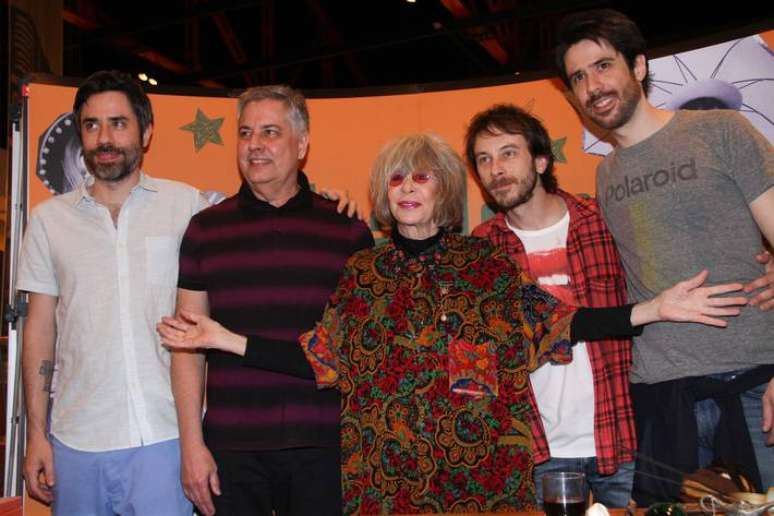 Em família, Antonio Lee, Roberto de Carvalho, Rita Lee, Beto e João Lee.