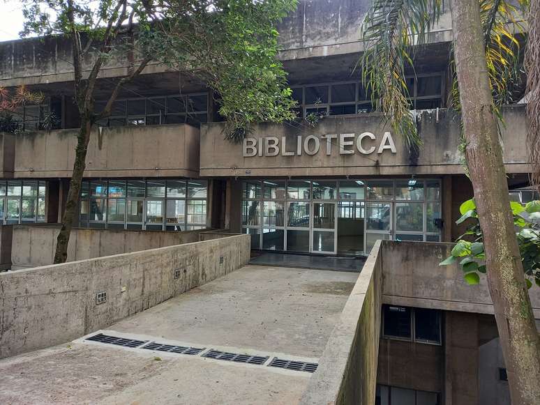 Biblioteca Manuel Bandeira sem nenhum funcionário, nem livros @Kátia Flora/Agência Mural