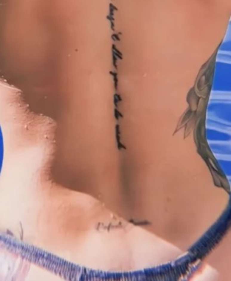 Tatuagem de Cássia Lourenço dedicada ao ex