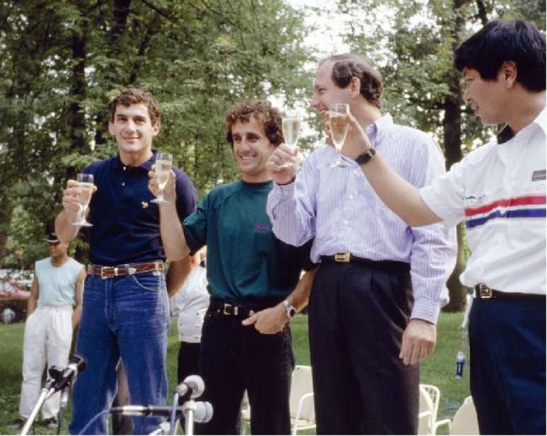 Senna, Prost, Ron Dennis e Sakurai (responsável Honda) na apresentação da união Honda/McLaren para 1988