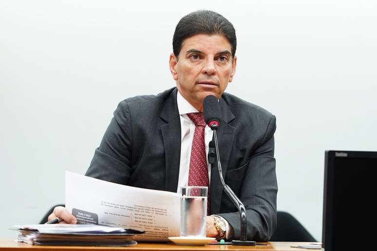 O deputado Cláudio Cajado (PP-BA) apresentou o novo texto do projeto enviado pelo governo Lula que cria regras de controle das contas públicas