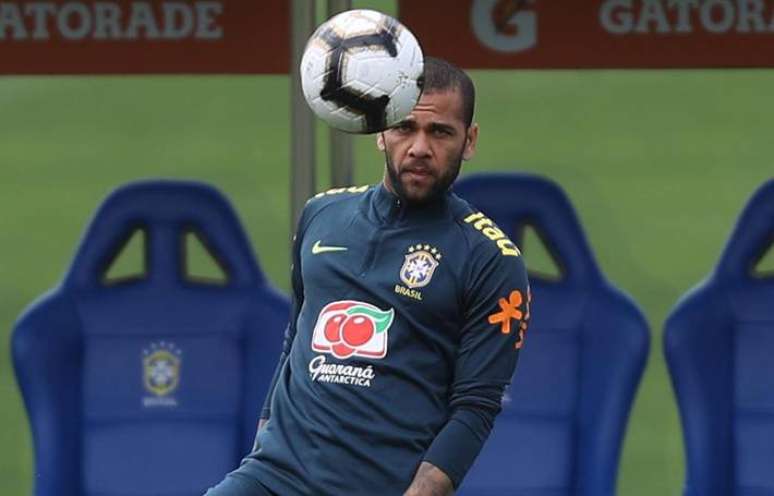 Defesa de Daniel Alves fez novo pedido para que o jogador possa responder em liberdade