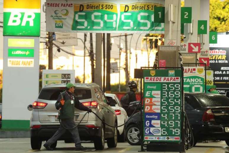 Posto em São Paulo exibe preços de comnbustíveis