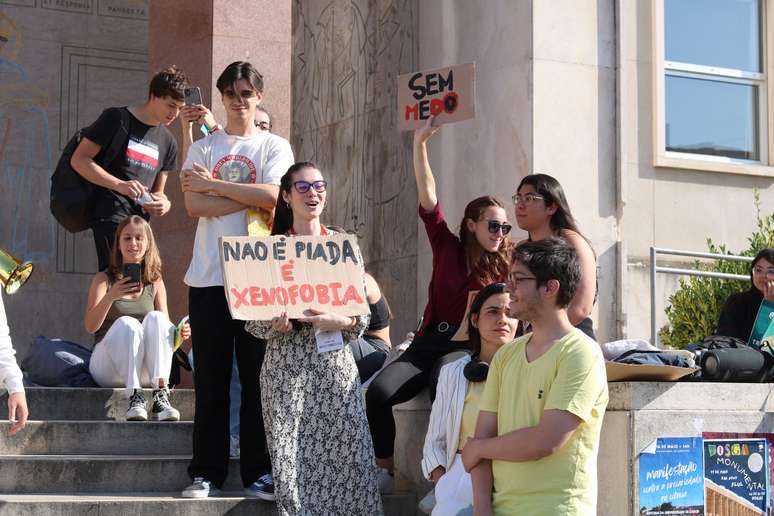 Estudantes brasileiros da Universidade de Lisboa se manifestam contra xenofobia