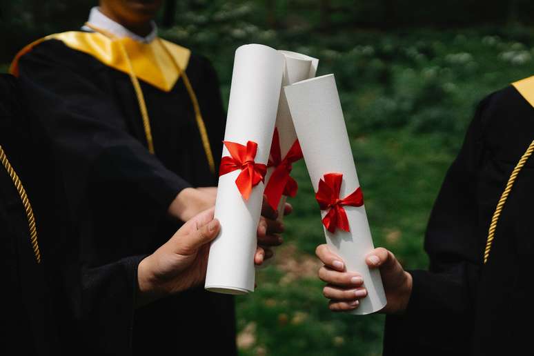 Noteworthy!  Mother receives diploma in labor during graduation