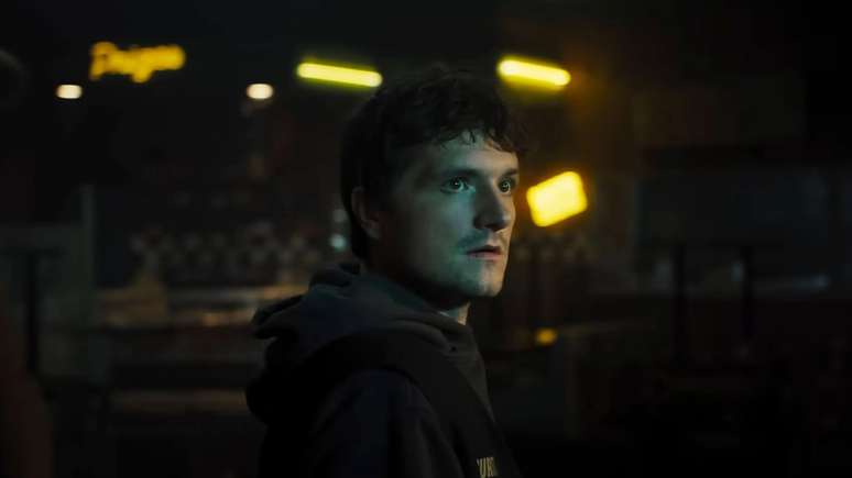 Josh Hutcherson como Mike Schmidt