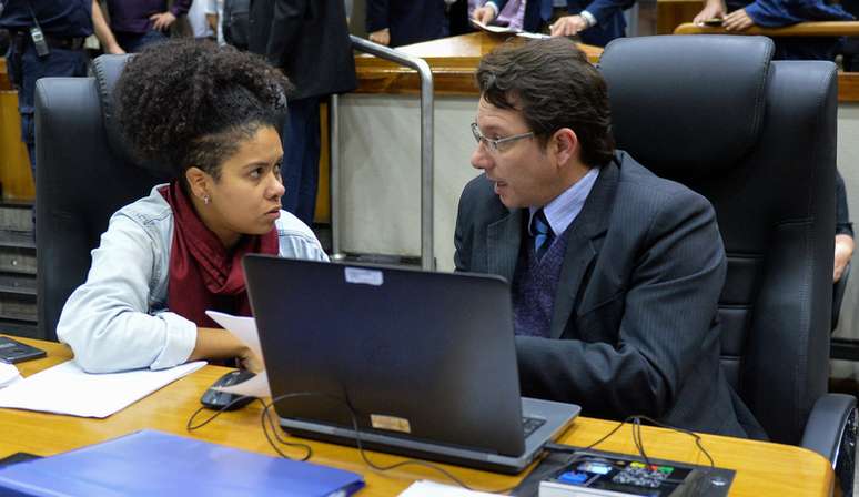 Vereadores Karen Santos e Professor Alex Fraga, ambos do PSOL 