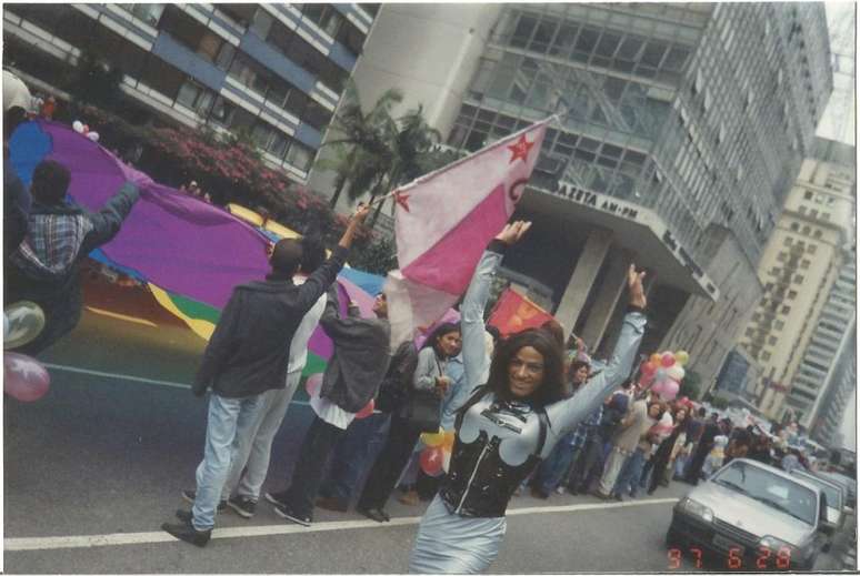 Primeira parada do orgulho LGBTQIA+ do Brasil aconteceu na Avenida Paulista, em 28 de junho de 1997