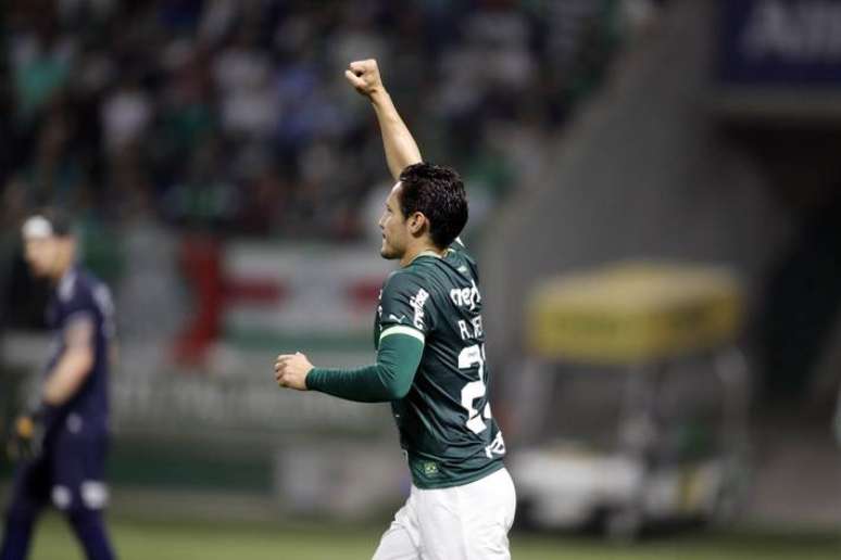 Raphael Veiga is indicated by the Spanish newspaper as a possible Barcelona reinforcement next season