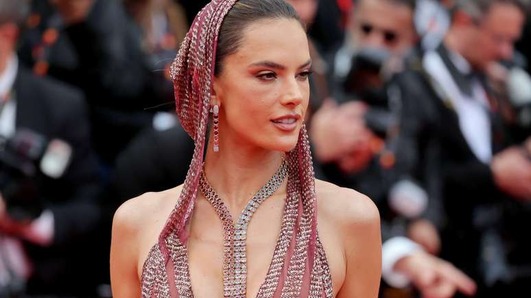 Alessandra Ambrosio dares to shine at the 2023 Cannes Film Festival!