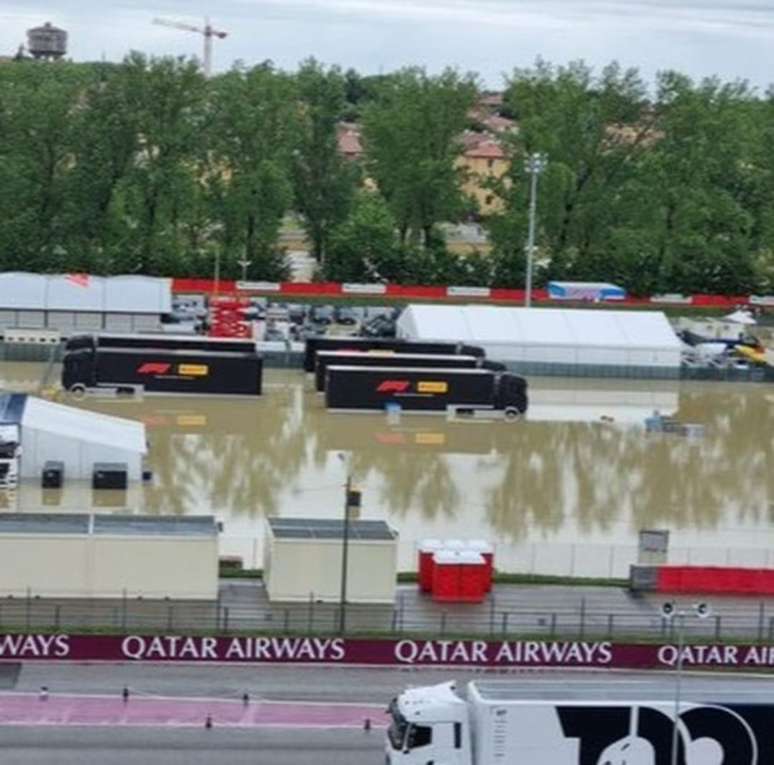 Detalhe do paddock de Imola nesta quarta. F1 decidiu não prosseguir com o final de semana