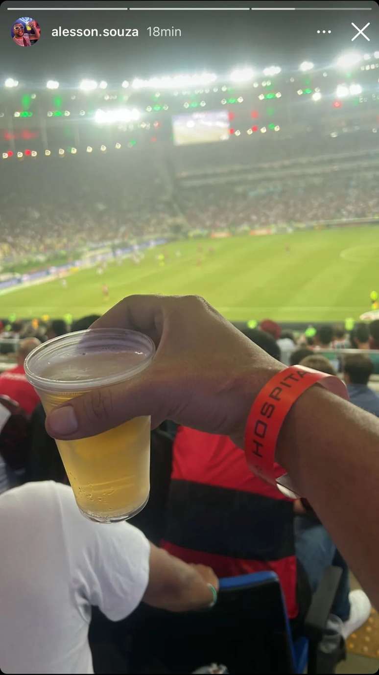 Alesson, proibido de ir ao est&aacute;dio, postou nas redes sociais