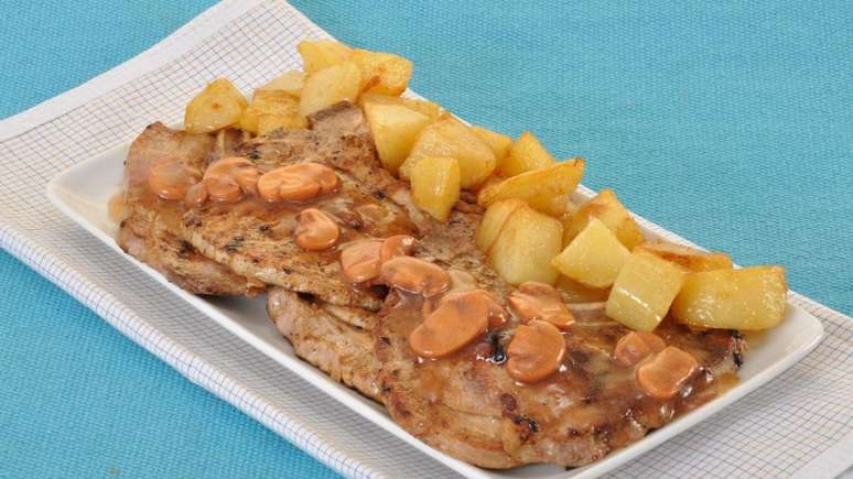 Steak with wood gravy