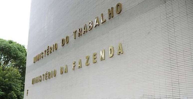 Ministério do Trabalho informa que houve atraso de mais de 42 mil parcelas do seguro-desemprego