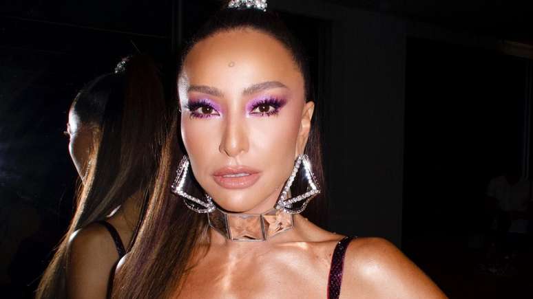 Sabrina Sato poses with her ex-boyfriend and shocks fans