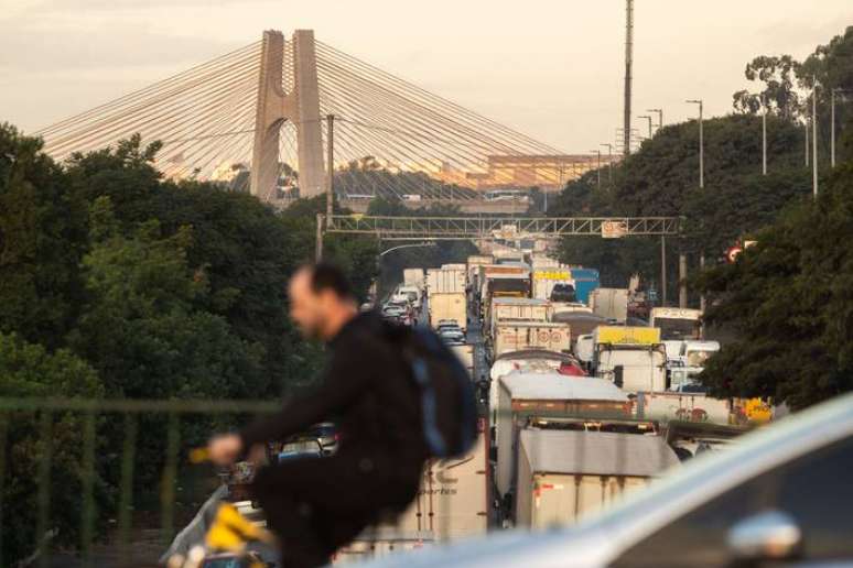 Deslocamentos para o trabalho impulsionam emiss&otilde;es, dizem estudos