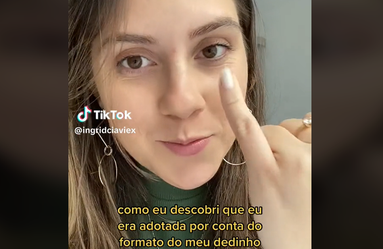 Woman goes viral after she reportedly found out who her biological father was from the shape of her little finger