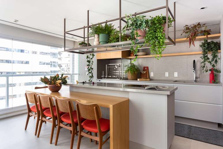 The natural elements add a beautiful effect to the kitchen decor.  Like this project by Studio Tan-gram, which involved a suspended shelf, made of metal, to display the species of the residents.