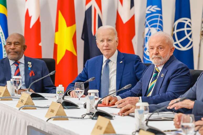 Na sessão "Trabalhando Juntos para Enfrentar Múltiplas Crises", em que se sentou entre o presidente dos Estados Unidos, Joe Biden, e o primeiro-ministro do Canadá, Justin Trudeau, Lula lembrou sua participação no G-7 de 2009.