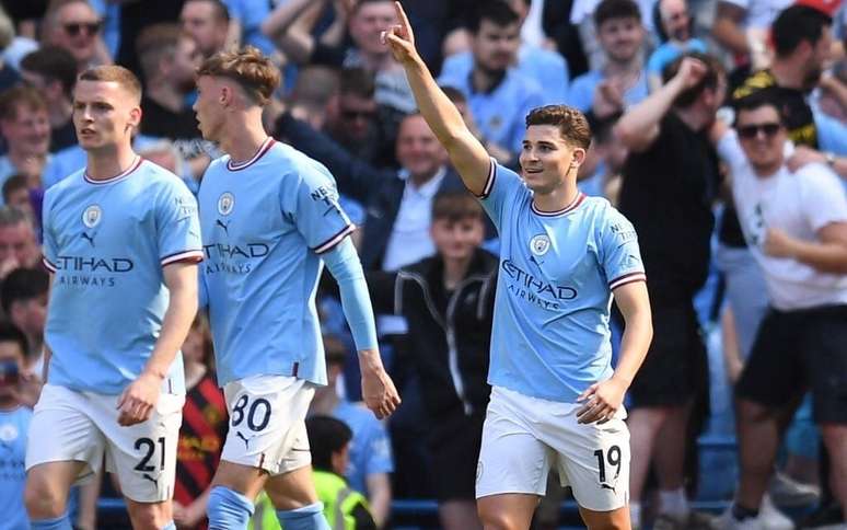 Haaland marca dois e Manchester City abre defesa do título inglês